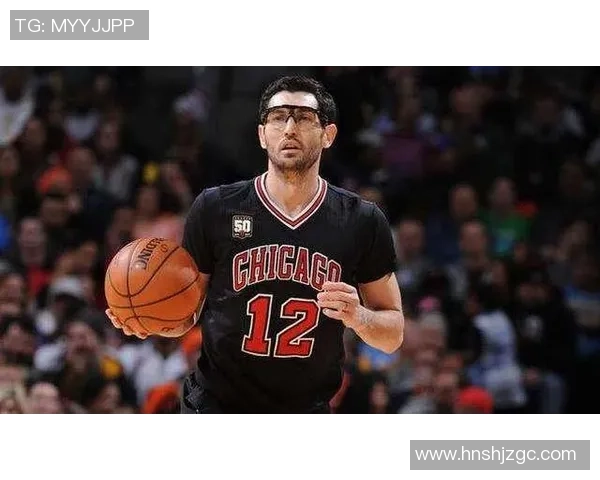 足球球星妻子背后的故事：从默默支持到成就自己独立人生的励志之路